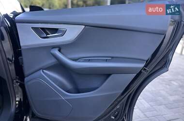Внедорожник / Кроссовер Audi Q8 2021 в 