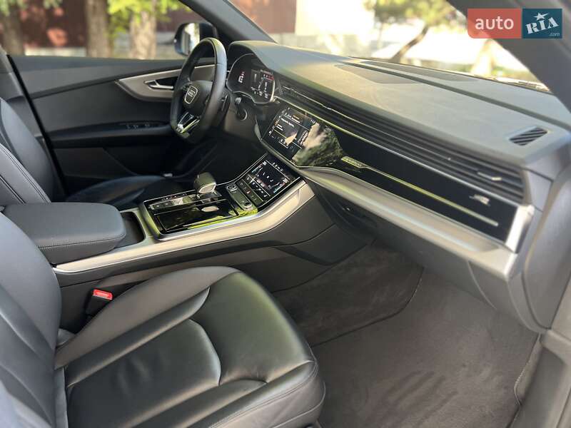 Внедорожник / Кроссовер Audi Q8 2021 в Днепре