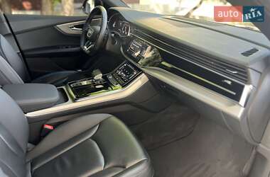 Внедорожник / Кроссовер Audi Q8 2021 в 