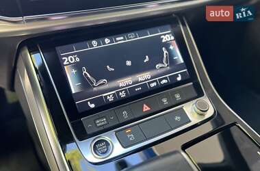 Внедорожник / Кроссовер Audi Q8 2021 в 