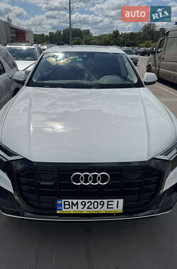 Позашляховик / Кросовер Audi Q8 2020 в 