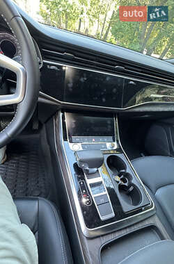 Внедорожник / Кроссовер Audi Q8 2018 в 