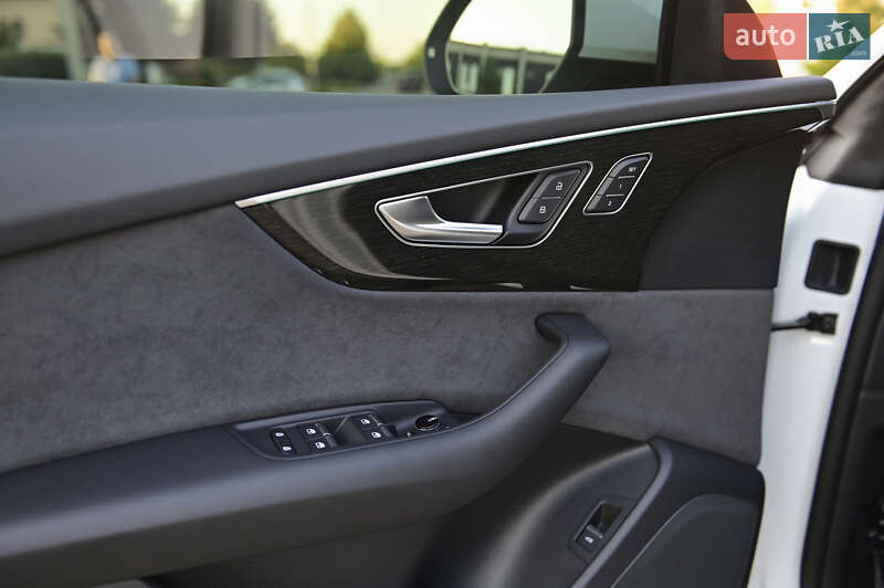 Позашляховик / Кросовер Audi Q8 2025 в Львові