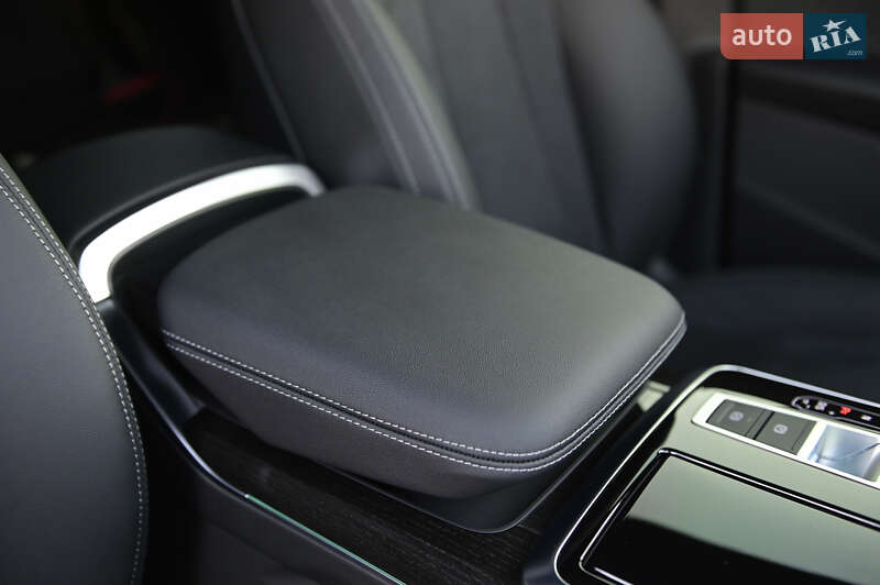 Позашляховик / Кросовер Audi Q8 2025 в Львові