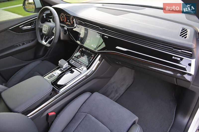 Позашляховик / Кросовер Audi Q8 2025 в Львові