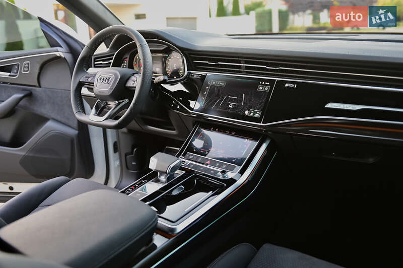 Позашляховик / Кросовер Audi Q8 2025 в Львові
