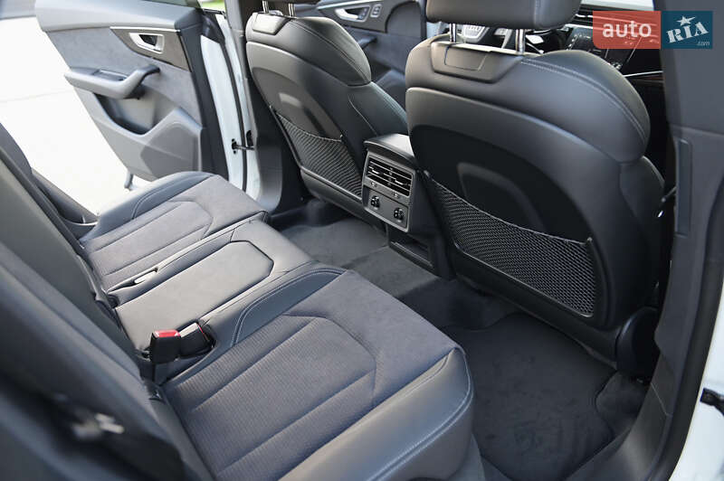 Позашляховик / Кросовер Audi Q8 2025 в Львові