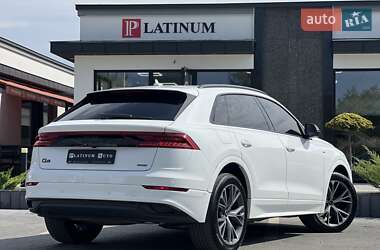 Внедорожник / Кроссовер Audi Q8 2023 в 