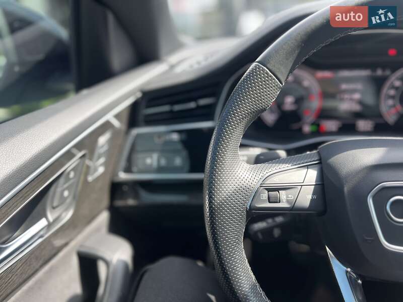Внедорожник / Кроссовер Audi Q8 2023 в Ужгороде