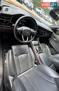 Внедорожник / Кроссовер Audi Q8 2018 в 