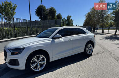 Позашляховик / Кросовер Audi Q8 2018 в 