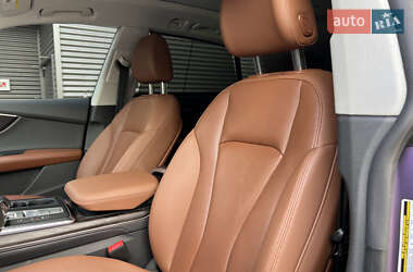 Внедорожник / Кроссовер Audi Q8 2021 в 