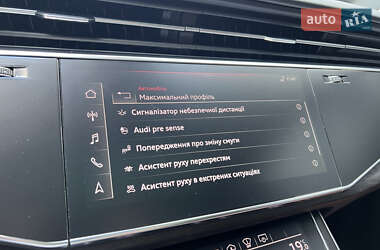 Внедорожник / Кроссовер Audi Q8 2021 в 