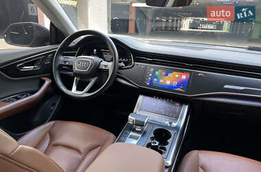 Внедорожник / Кроссовер Audi Q8 2021 в 