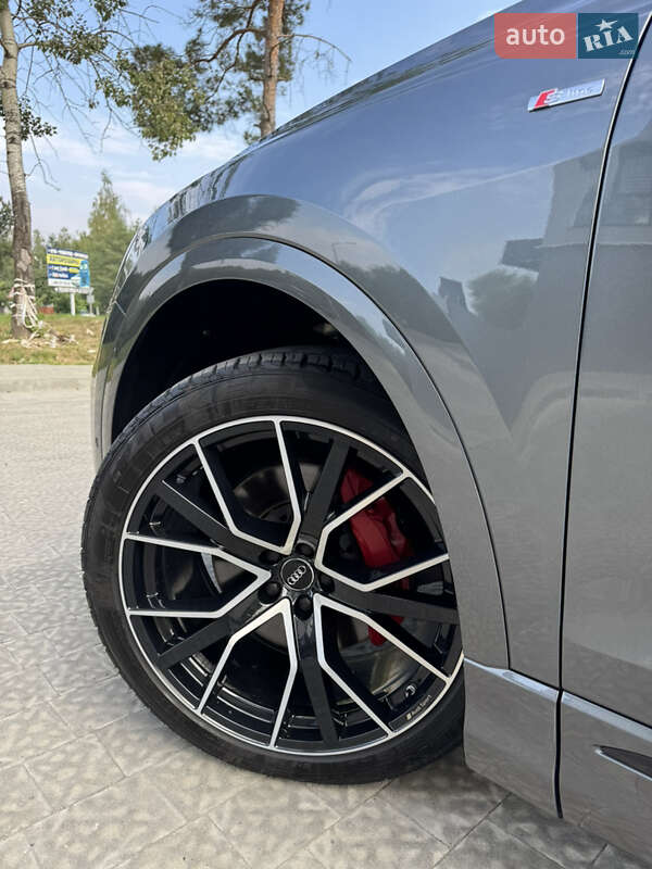 Внедорожник / Кроссовер Audi Q8 2020 в Львове