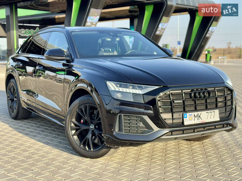 Внедорожник / Кроссовер Audi Q8 2020 в 