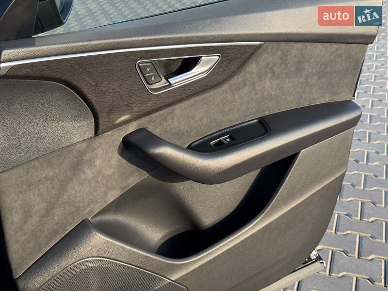 Внедорожник / Кроссовер Audi Q8 2020 в Киеве