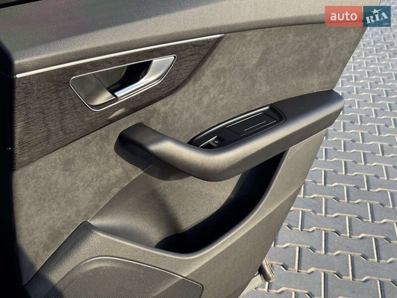 Внедорожник / Кроссовер Audi Q8 2020 в Киеве