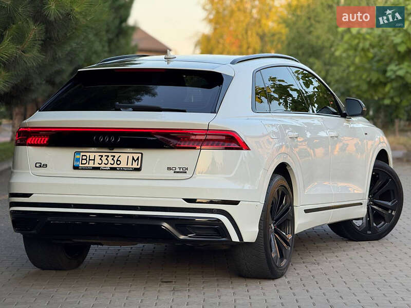 Внедорожник / Кроссовер Audi Q8 2018 в Одессе