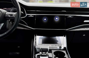 Внедорожник / Кроссовер Audi Q8 2020 в 