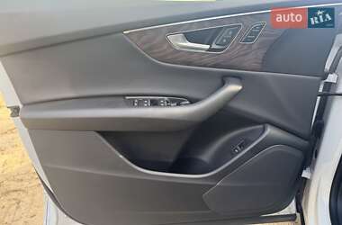 Внедорожник / Кроссовер Audi Q8 2018 в 
