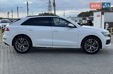 Внедорожник / Кроссовер Audi Q8 2021 в 