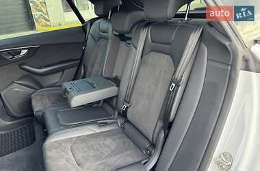 Внедорожник / Кроссовер Audi Q8 2021 в 