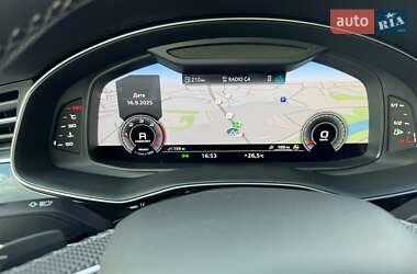 Внедорожник / Кроссовер Audi Q8 2021 в 