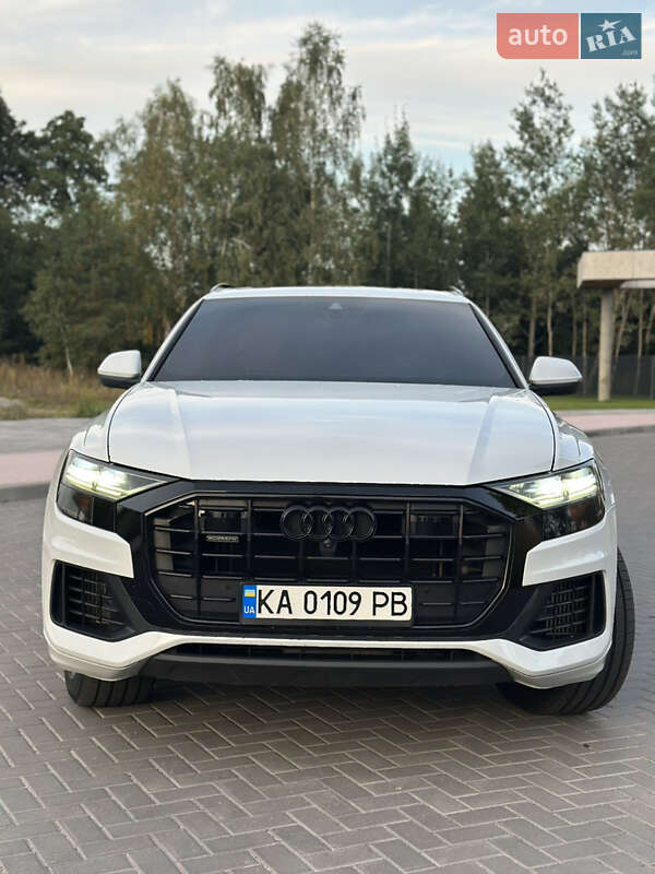 Внедорожник / Кроссовер Audi Q8 2019 в 