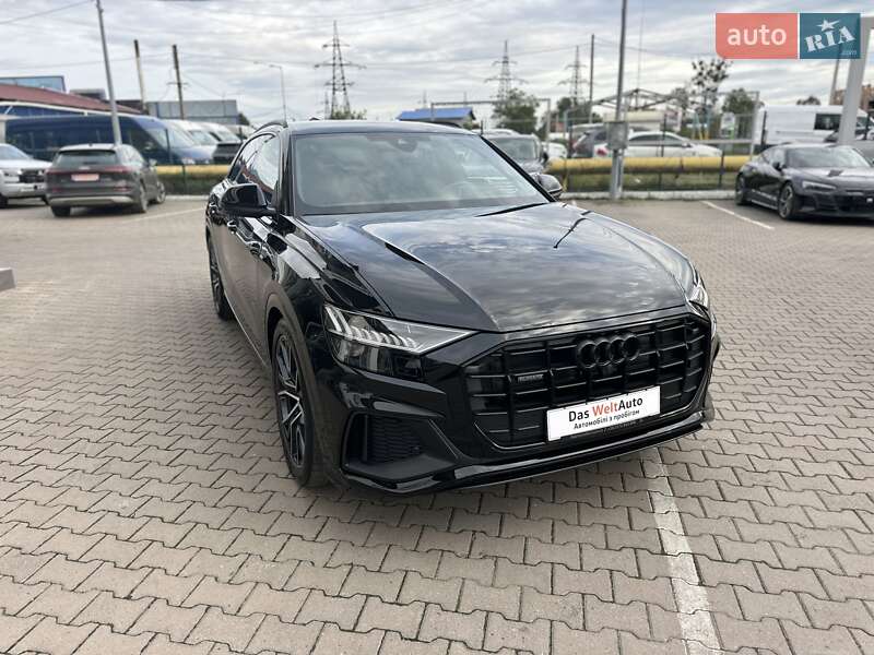 Внедорожник / Кроссовер Audi Q8 2023 в 