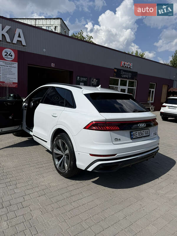 Внедорожник / Кроссовер Audi Q8 2019 в 