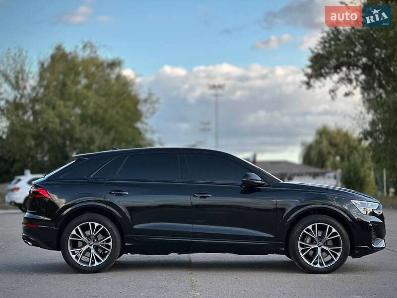 Внедорожник / Кроссовер Audi Q8 2023 в Киеве