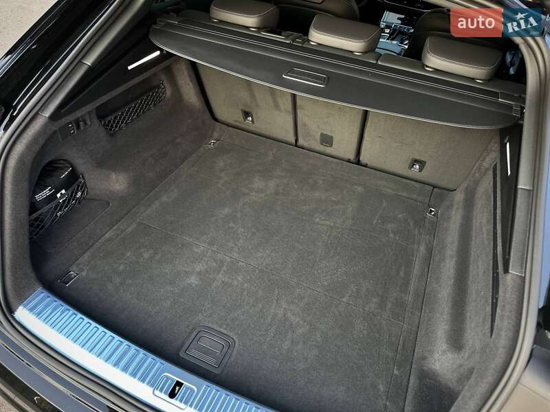 Внедорожник / Кроссовер Audi Q8 2023 в Киеве