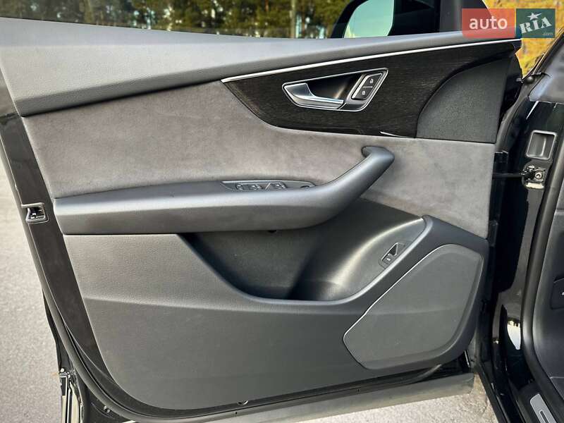 Внедорожник / Кроссовер Audi Q8 2023 в Киеве