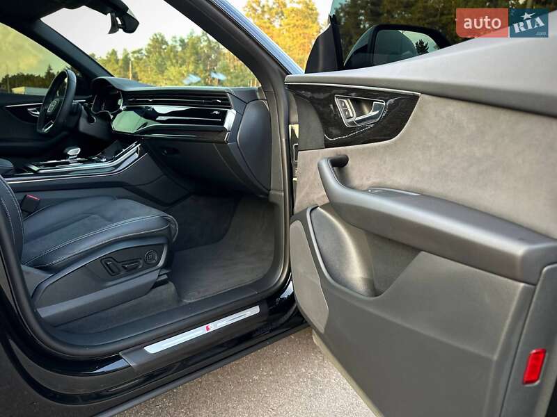 Внедорожник / Кроссовер Audi Q8 2023 в Киеве