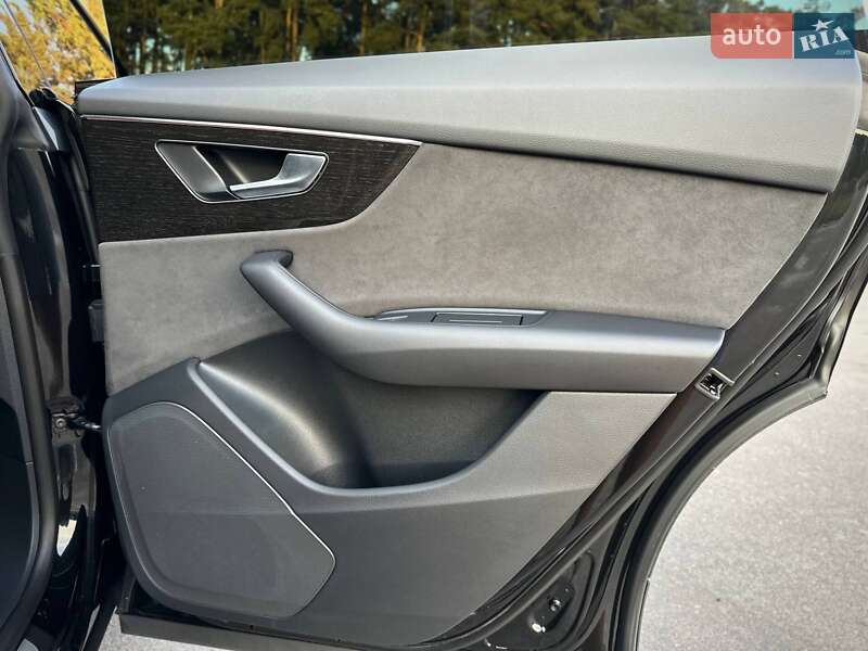 Внедорожник / Кроссовер Audi Q8 2023 в Киеве