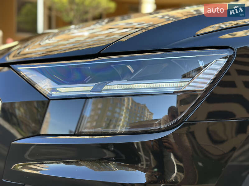 Внедорожник / Кроссовер Audi Q8 2019 в Киеве