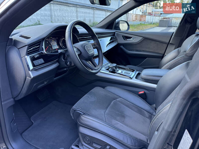 Внедорожник / Кроссовер Audi Q8 2019 в Киеве