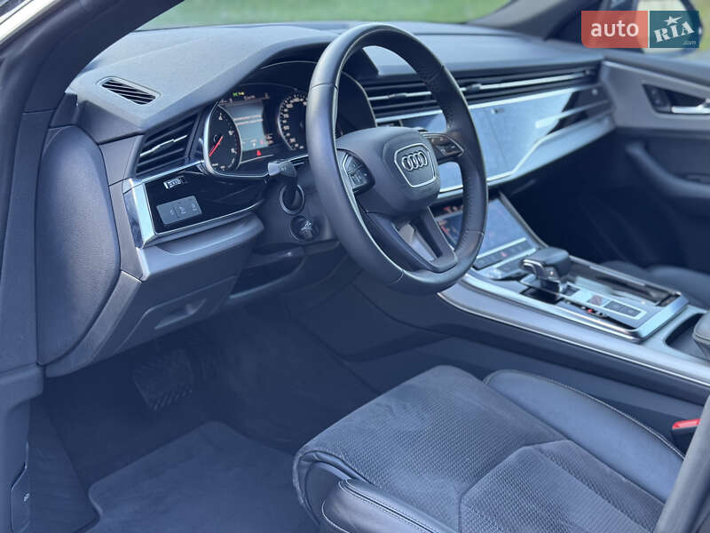 Внедорожник / Кроссовер Audi Q8 2019 в Киеве