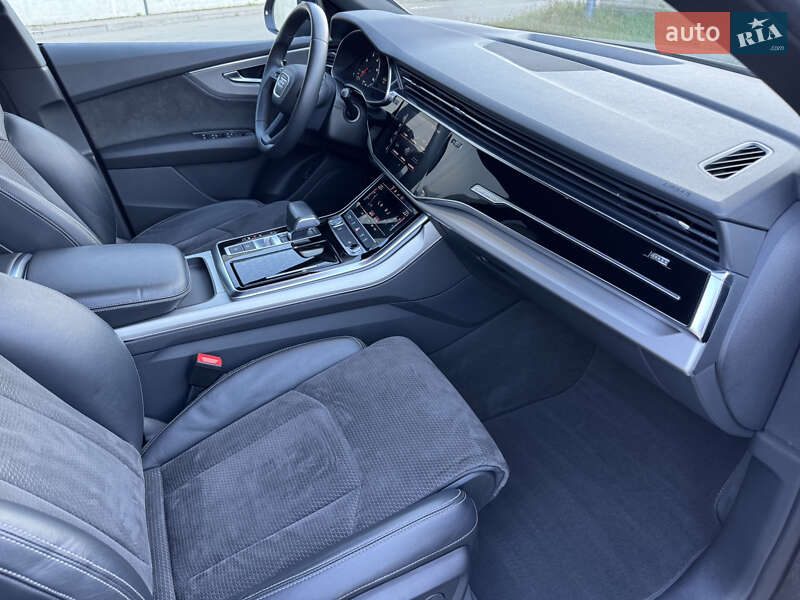 Внедорожник / Кроссовер Audi Q8 2019 в Киеве