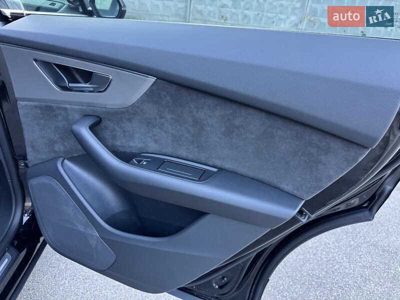 Внедорожник / Кроссовер Audi Q8 2019 в Киеве