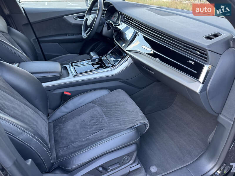Внедорожник / Кроссовер Audi Q8 2019 в Киеве