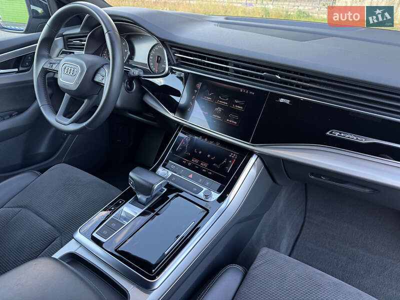 Внедорожник / Кроссовер Audi Q8 2019 в Киеве