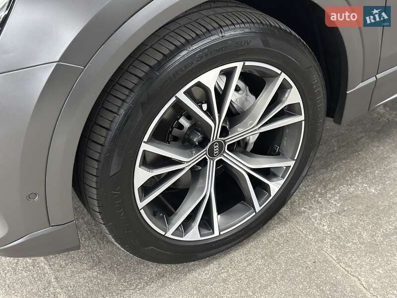 Внедорожник / Кроссовер Audi Q8 2020 в Харькове