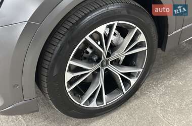 Внедорожник / Кроссовер Audi Q8 2020 в 