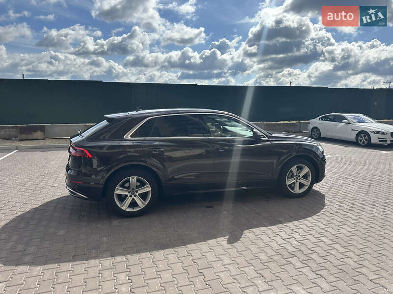 Внедорожник / Кроссовер Audi Q8 2021 в Киеве