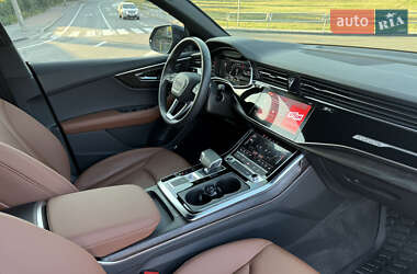 Позашляховик / Кросовер Audi Q8 2023 в 