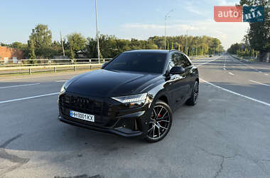 Позашляховик / Кросовер Audi Q8 2023 в 