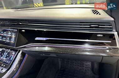 Внедорожник / Кроссовер Audi Q8 2024 в 