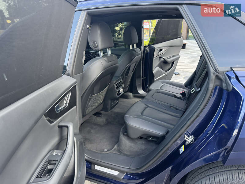 Внедорожник / Кроссовер Audi Q8 2019 в Киеве